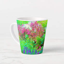 Caneca De Café Latte Paisagem Primavera verde do jardim com peônias