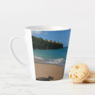 Caneca De Café Latte Paisagem tropical de férias na praia do santo Lúci