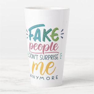 Caneca De Café Latte Pessoas falsas não me surpreendem mais