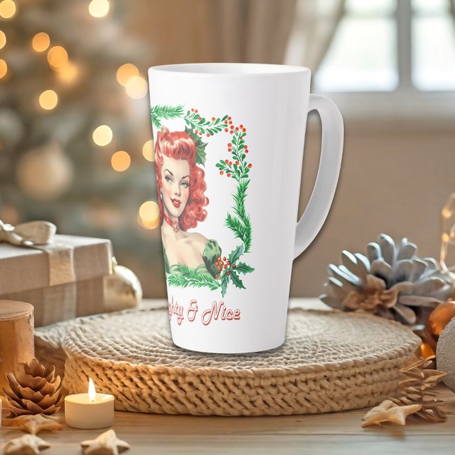 Caneca De Café Latte Pinup de Natal retrô malvado e legal (Criador carregado)