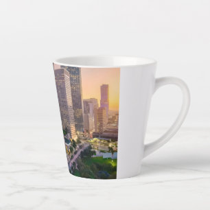 Caneca De Café Latte Pôr do sol no horizonte de Miami com o Hotel Inter