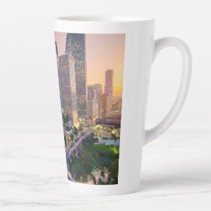 Caneca De Café Latte Pôr do sol no horizonte de Miami com o Hotel Inter