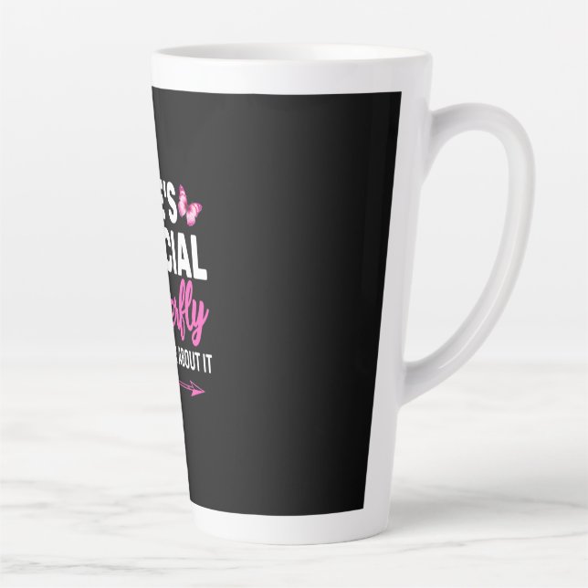Caneca De Café Latte Presente de borboleta | Ela É Uma Borboleta Social (Direita)