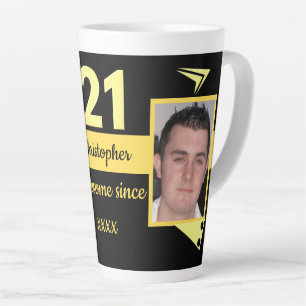 Caneca De Café Latte Preto e amarelo com aniversário de 21 anos de nom