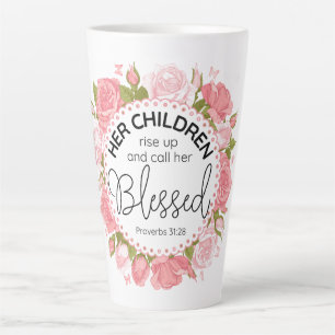Caneca De Café Latte Proverbs 31:28 Flores Rosa com Escritura de Dia de