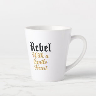 Caneca De Café Latte Rebelde com Design de tipografia cardíaca gentil