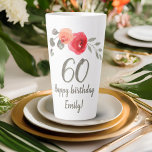 Caneca De Café Latte Rosa vermelha Watercolor Flower 60th Birthday Flor<br><div class="desc">Rosa vermelha Aquarela Flor 60º Aniversário Lata Floral de Lata. Rosa vermelha de aquarela e galhos feliz aniversário e nome no roteiro de tendências. Excelente de presente para uma mulher que comemora seu 60º aniversário.</div>