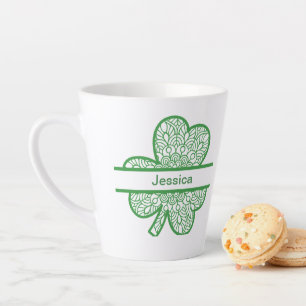 Caneca De Café Latte Ruas personalizadas. Shamrock verde do dia de Patr