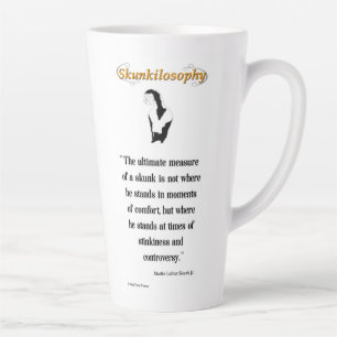 Caneca De Café Latte Skunkilosofia: última medida de um gambá