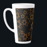Caneca De Café Latte SlipperyJoe's Happy Hanukkah várias estrelas de Da<br><div class="desc">Feliz Hanukkah de SlipperyJoe várias Estrelas do padrão David Celebração artística herança de identidade judaica Hebraico Chanukah dá decorações símbolo significativo Judaísmo religião de vários tamanhos tons dourados castanhos visualmente atraente design</div>