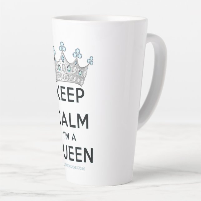 Caneca De Café Latte SlipperyJoe's Mantenha Calma Rainha Coroa Real joi (Ângulo direito)