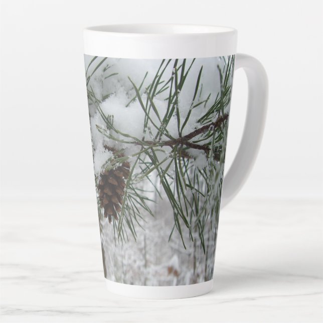 Caneca De Café Latte Snowy Pine Branch Winter Nature Fotografia (Ângulo direito)