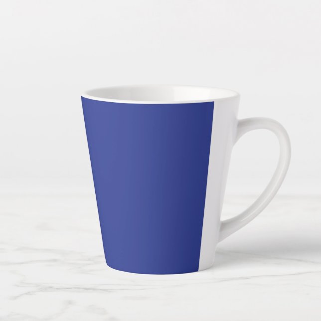 Caneca De Café Latte Solid Deep Blue Backdrop | Bold Minimalist Design (Direita)