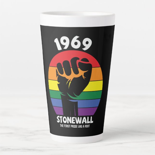 Caneca De Café Latte Stonewall Riot Remembrance Orgulho gay (Frente)