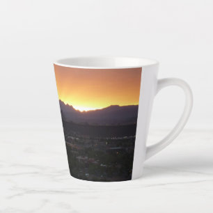 Caneca De Café Latte Sunrise sobre Ruas. George Utah Landscape