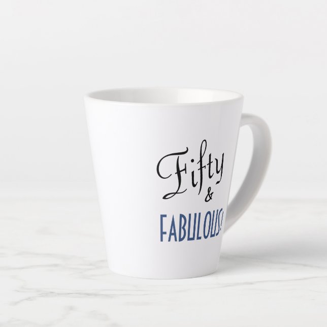 Caneca De Café Latte Tipografia Chic Script 50 & FABULOUS! Aniversário (Ângulo direito)