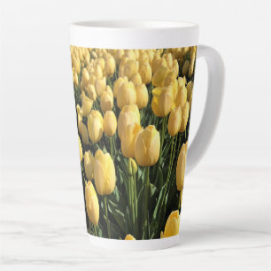 Caneca De Café Latte Tulipas amarelas em um campo, Oregon
