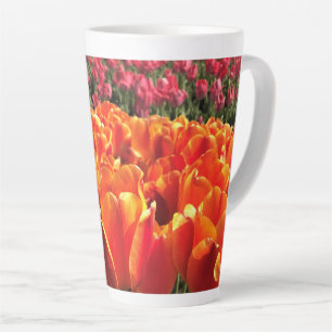 Caneca De Café Latte Tulipas laranja e vermelha
