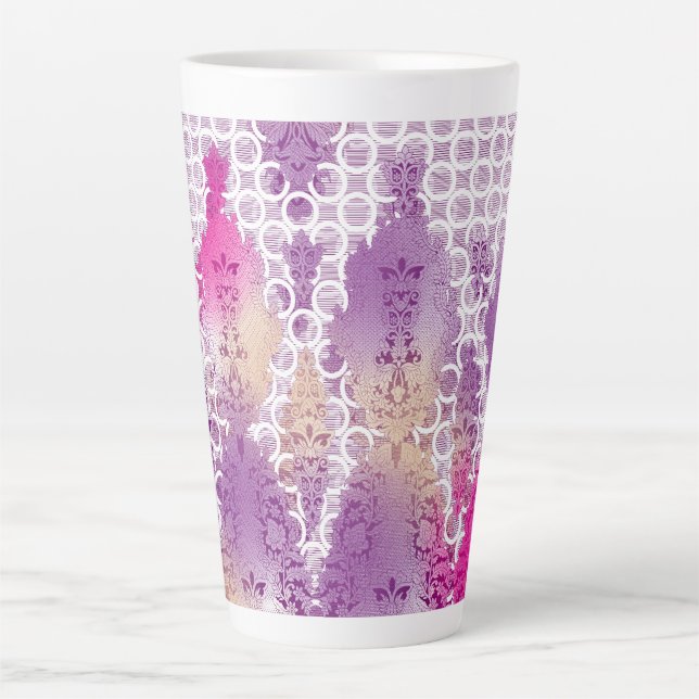 Caneca De Café Latte Um padrão artístico exibindo tons roxos e (Frente)