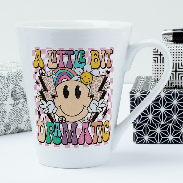 Caneca De Café Latte Um Pouco Dramático E Engraçado Groovy Dizendo (Criador carregado)