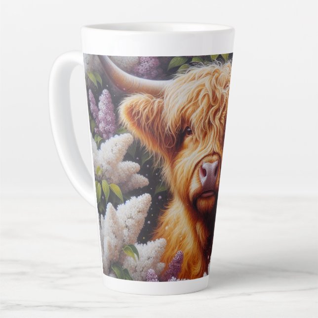 Caneca De Café Latte Vaca Highland com Flores Lilac (Ângulo esquerdo)