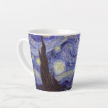 Caneca De Café Latte Vincent Van Gogh Starry Night Vintage Fine Art<br><div class="desc">Vincent van Gogh Starry Night Fine Art Painting Starry Night Starry Night é uma pintura do artista poste-impressionista holandês Vincent van Gogh. O céu azul à noite está cheio de nuvens, estrelas e uma lua crescente brilhante. A Noite Estrelada é a única noturna na série de visões da janela do...</div>