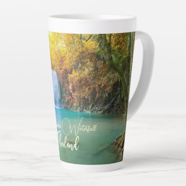 Caneca De Café Latte Visão de queda de Erawan Waterfall Tailândia (Ângulo direito)