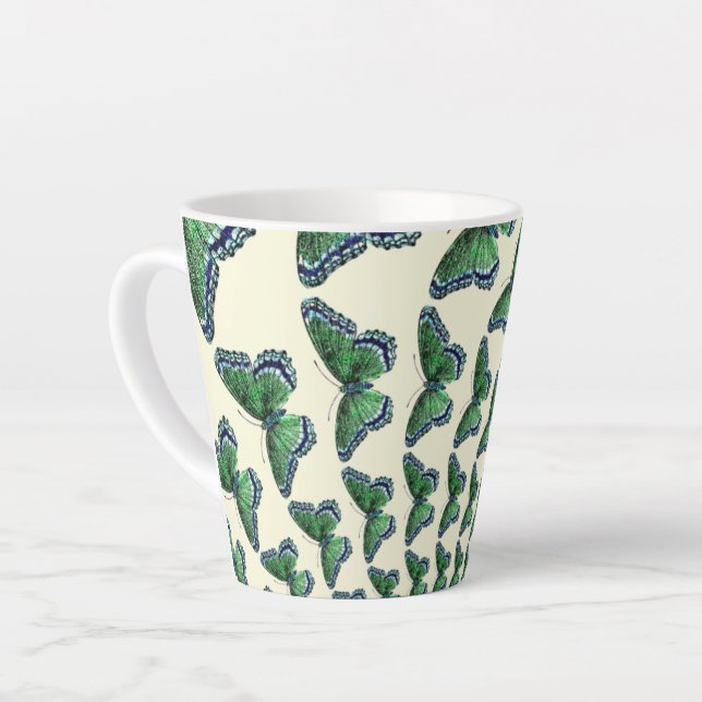 Caneca De Café Latte Voo do Padrão de Borboletas Verdes (Ângulo esquerdo)