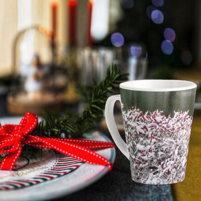 Caneca De Café Latte Winter Berries Latte Mug (A winter photo that turned into a great, Christmas Mug!)