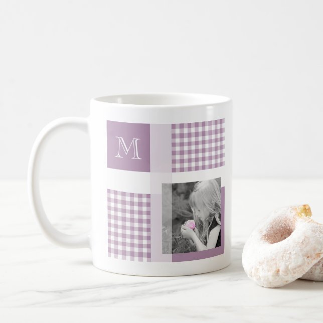 Caneca De Café Lavanda Adicionar Sua Foto Gingham Modern Monogram (Com Donut)