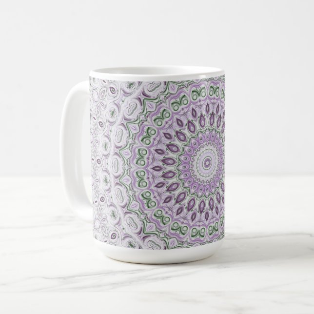 Caneca De Café Lavanda e Design de Padrão de Mandala Verde (Frente Esquerda)