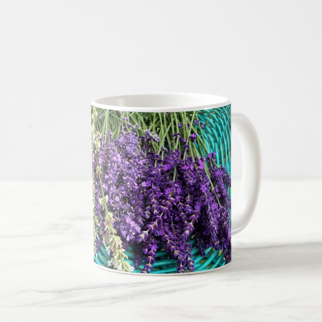 Caneca De Café Lavanda em uma cesta (Frente Esquerda)