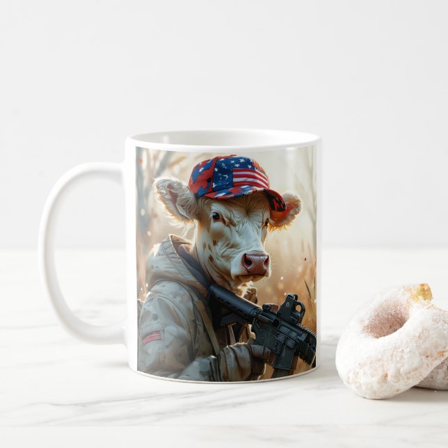 Caneca De Café Legal Vaca MAGA com Arma e Camuflagem AMÉRICA Cura (Com Donut)