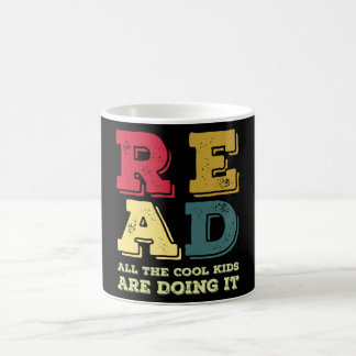 Caneca De Café Leia Tudo O Que As Crianças Legais Estão Fazendo