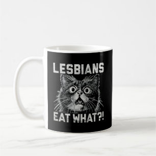 Caneca De Café Lésbicas Comem O Quê?! Gato Chocado LGBTQ+ Diverti