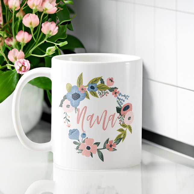 Caneca De Café Letra Floral do Script de Pincel de Nana (Nana Brush Script Typographic Floral Wreath Coffee Mug)