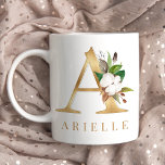 Caneca De Café Letra Floral e Dourada de Aquarela A Monograma<br><div class="desc">Uma caneca de café personalizada com uma falsa letra de ouro "A" monograma,  com ilustrações decorativas de cor d'água floral e folhagem. Personalize-o facilmente com seu nome ou crie um presente único para seus entes queridos.</div>