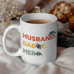 Caneca De Café Letra Herói Pai do Marido<br><div class="desc">Comemore seu pai ou marido com esta caneca retrô projetada. Esta caneca apresenta o marido em laranja,  pai em amarelo-mostarda e herói em azul empoeirado.</div>