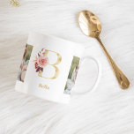Caneca De Café Letra Moderna Dourada Flor B | Dois Monogramas fot<br><div class="desc">Letra Moderna Dourada Flor B | Dois Monogramas fotográficos</div>