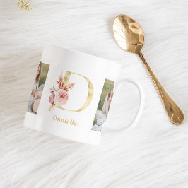 Caneca De Café Letra Moderna Dourada Flor D | Dois Monogramas fot