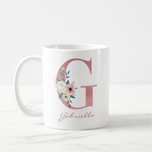 Caneca De Café Letra oral Elegante G rosa e Buquê de marfim