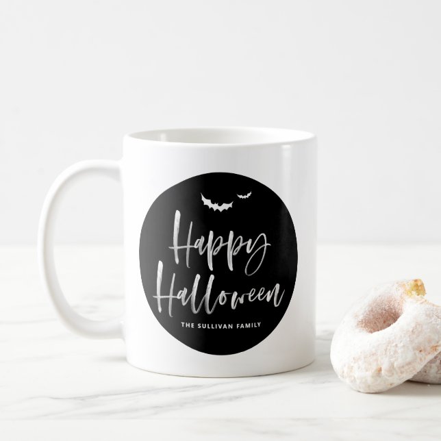 Caneca De Café Letra Pincel Preta e Branca Feliz de Halloween (Com Donut)