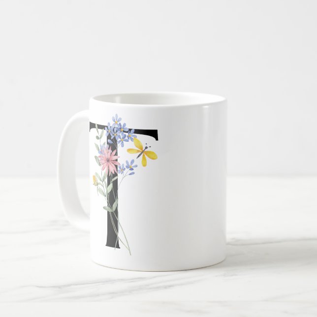 Caneca De Café Letra T com flores (Frente Esquerda)