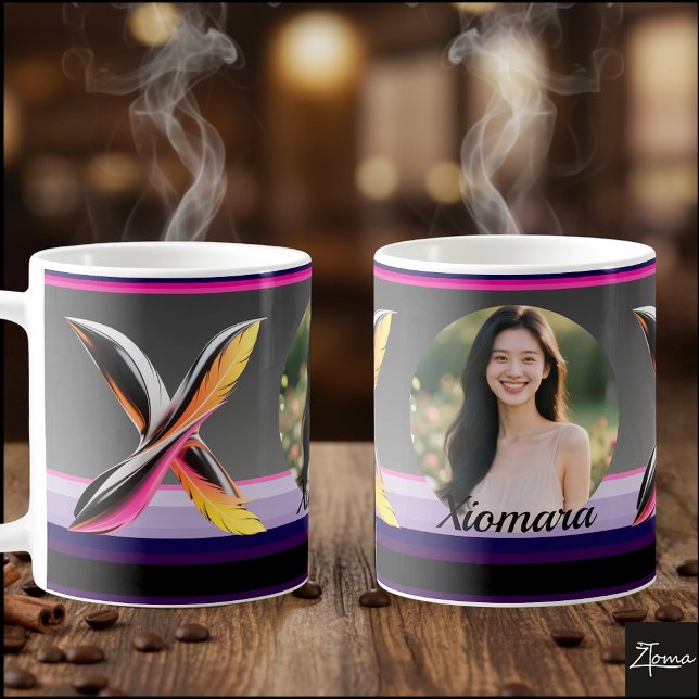 Caneca De Café Letra X Fluida Abstrata com Penas Neon (This is a sample design. There are several models to choose from, with the name and color changed.
)