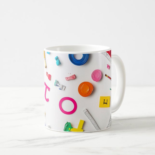Caneca De Café Letras de plástico dispostas artisticamente sobre  (Frente Esquerda)