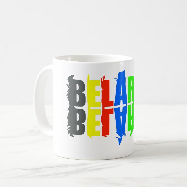 Caneca De Café Letras Felizes Coloridas da Bielorrússia (Frente Esquerda)