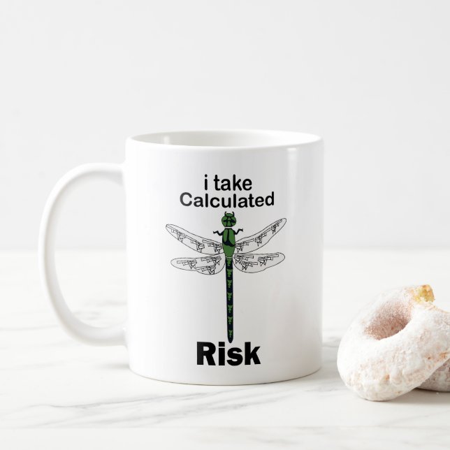 Caneca De Café Libélula Tomador de Risco Calculado Engraçado (Com Donut)