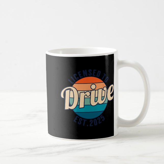 Caneca De Café Licensed To Drive New Drivers License Est 2025  (Direita)