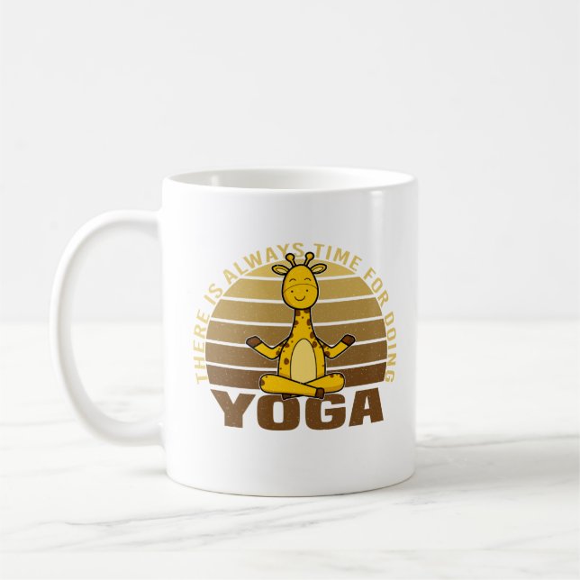 Caneca De Café Linda girafa engraçada fazendo yoga. poses engraça (Esquerda)