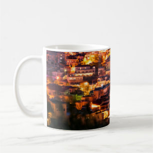 Caneca De Café Linda vista Goreme à noite. Famoso centro de b